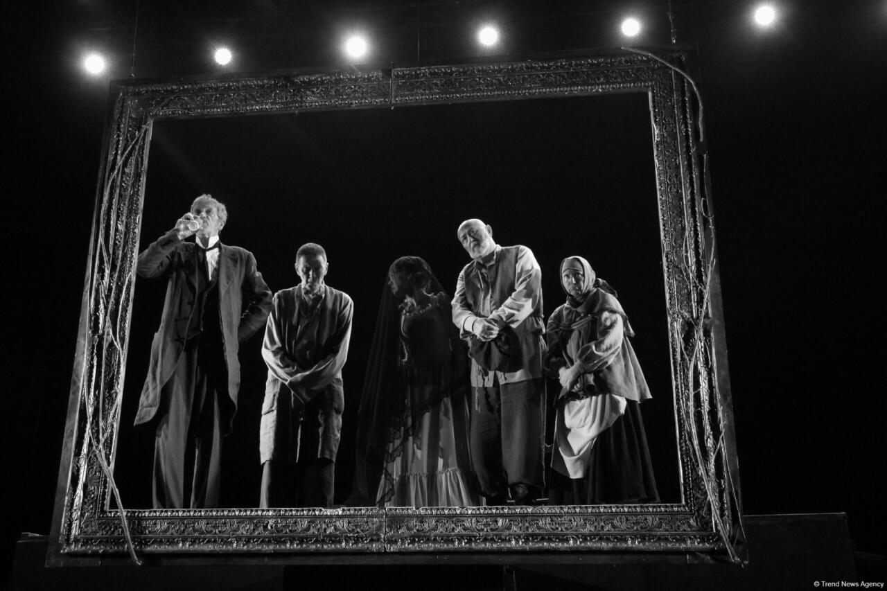 Азербайджанский русский драмтеатр принимает с аншлагом "Балтийский дом" из Санкт-Петербурга