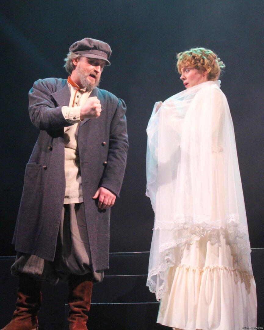 Азербайджанский русский драмтеатр принимает с аншлагом "Балтийский дом" из Санкт-Петербурга