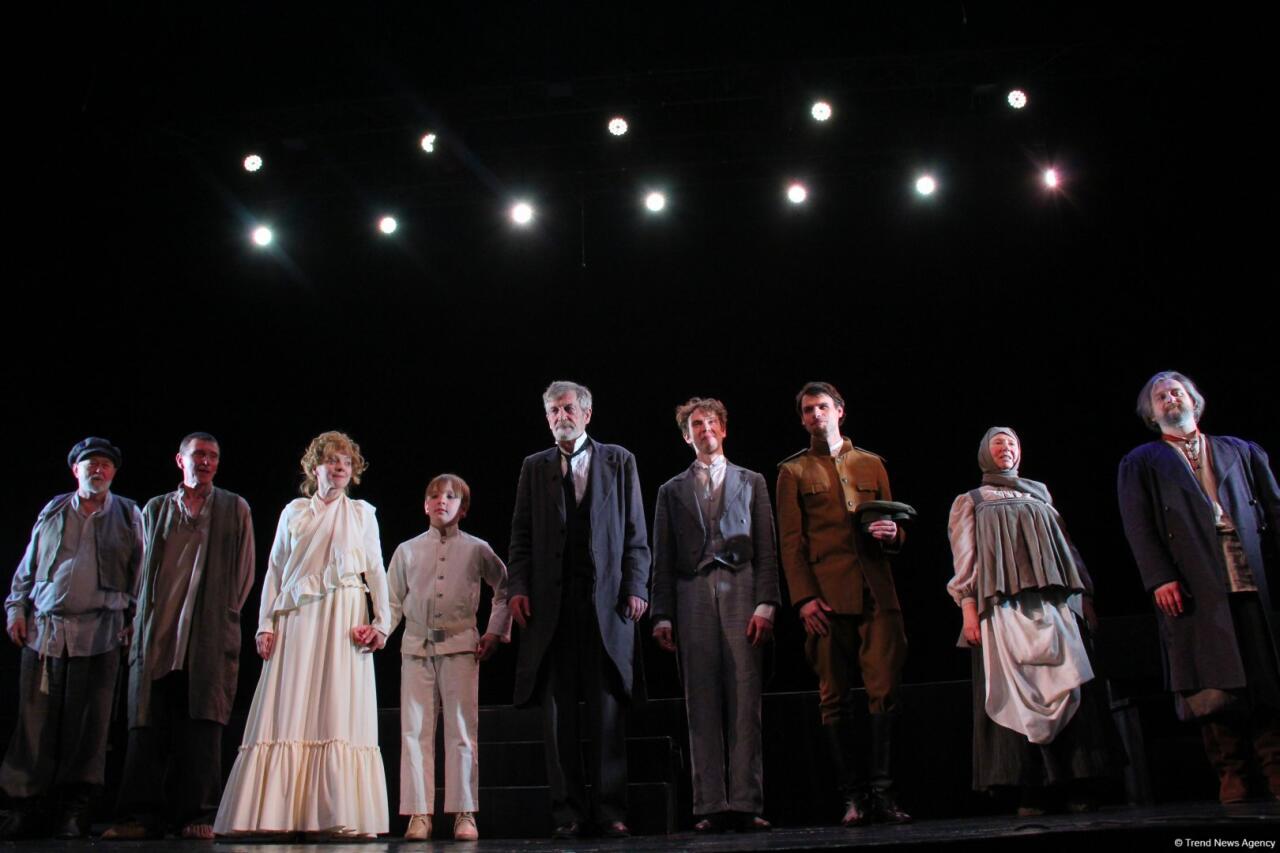 Азербайджанский русский драмтеатр принимает с аншлагом "Балтийский дом" из Санкт-Петербурга