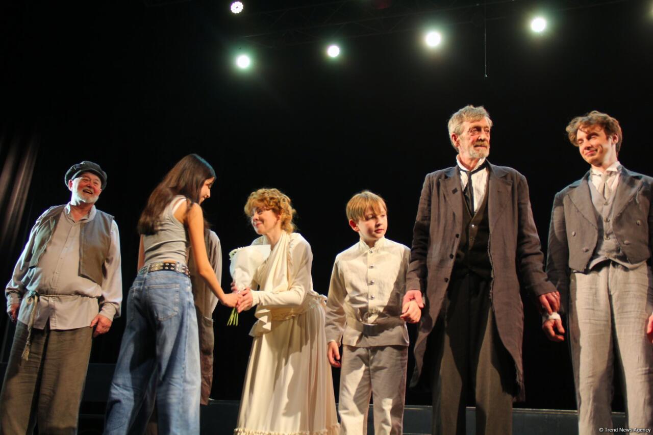 Азербайджанский русский драмтеатр принимает с аншлагом "Балтийский дом" из Санкт-Петербурга