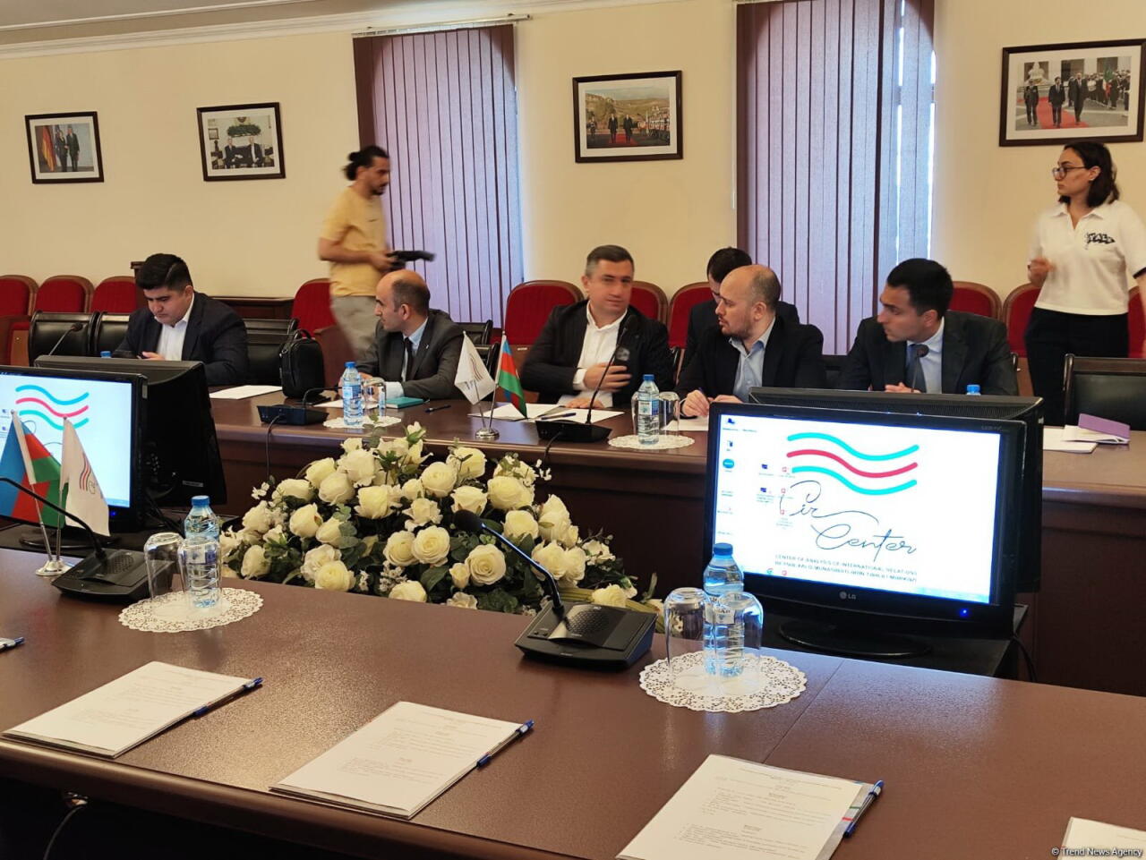 В Баку проходит круглый стол по турецко-азербайджанским отношениям