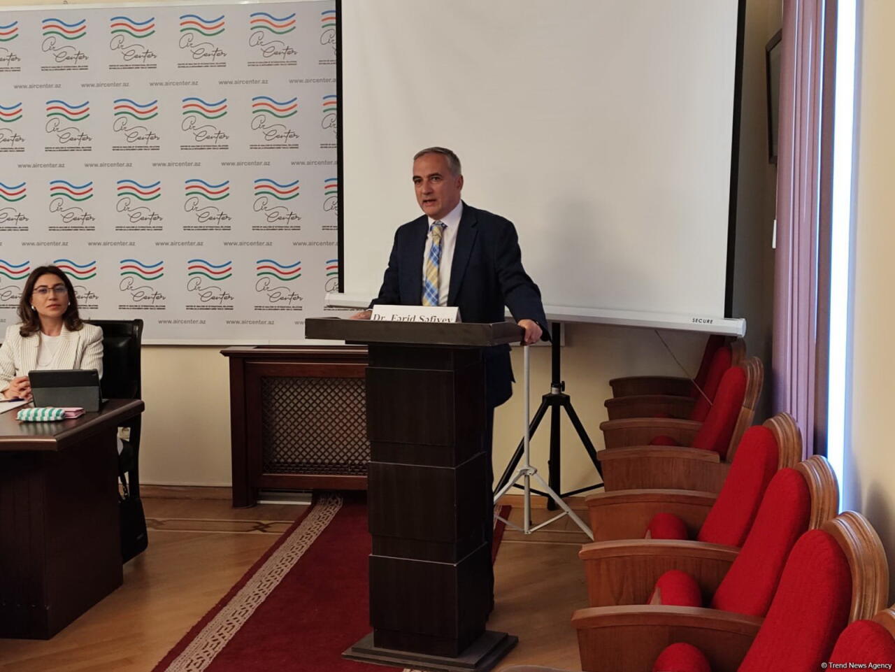 В Баку проходит круглый стол по турецко-азербайджанским отношениям