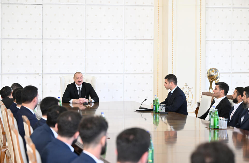 Президент Ильхам Алиев принял членов сборной Азербайджана, ставшей чемпионом мира по мини-футболу