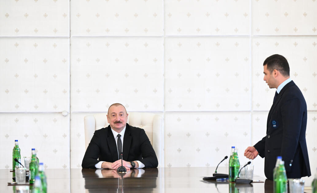 Президент Ильхам Алиев принял членов сборной Азербайджана, ставшей чемпионом мира по мини-футболу
