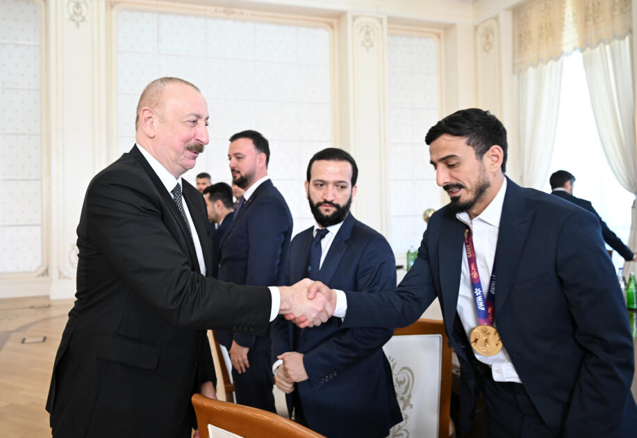 Президент Ильхам Алиев принял членов сборной Азербайджана, ставшей чемпионом мира по мини-футболу