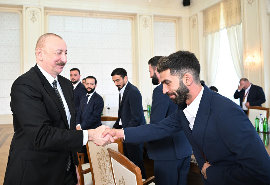 Президент Ильхам Алиев принял членов сборной Азербайджана, ставшей чемпионом мира по мини-футболу