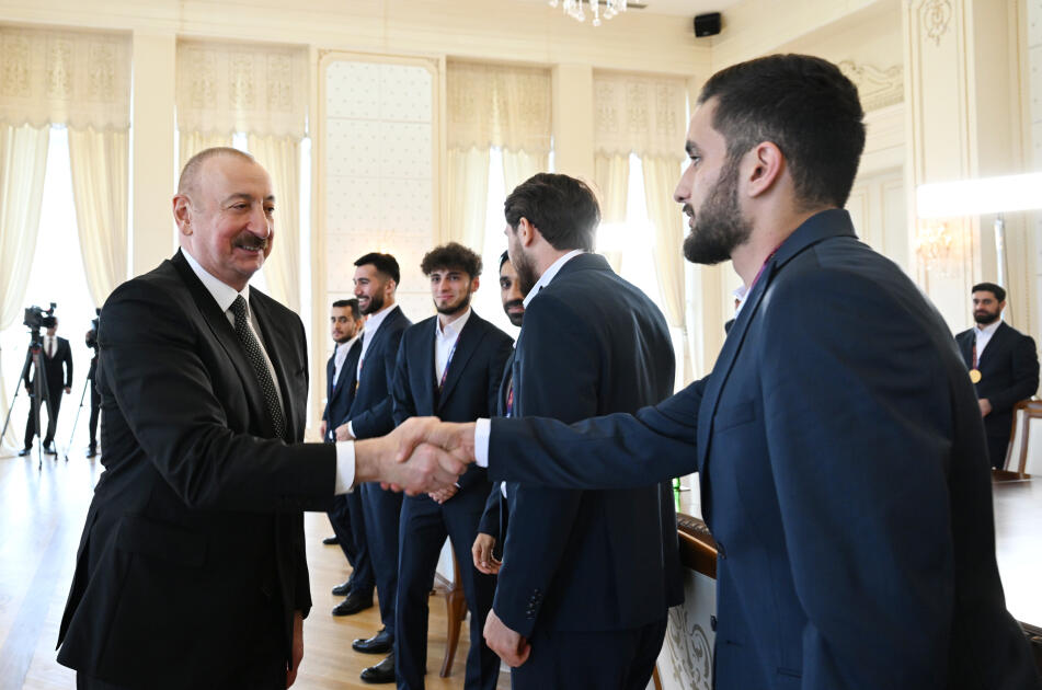 Президент Ильхам Алиев принял членов сборной Азербайджана, ставшей чемпионом мира по мини-футболу