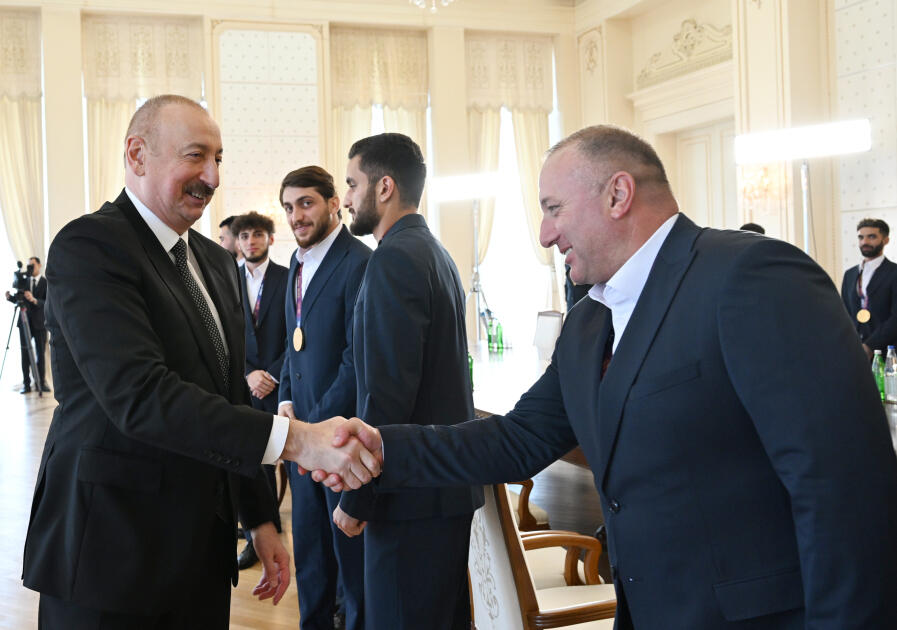 Президент Ильхам Алиев принял членов сборной Азербайджана, ставшей чемпионом мира по мини-футболу