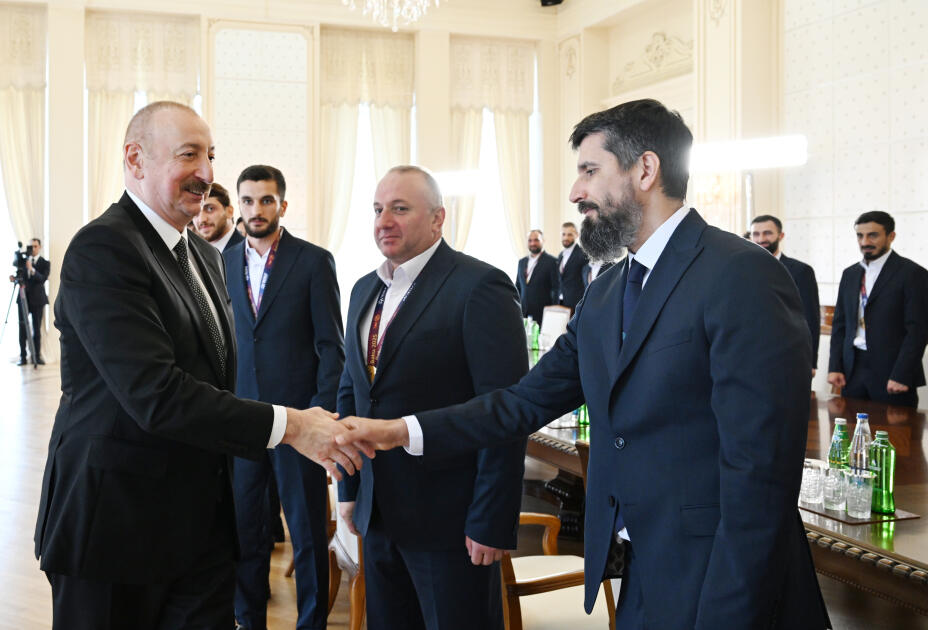 Президент Ильхам Алиев принял членов сборной Азербайджана, ставшей чемпионом мира по мини-футболу