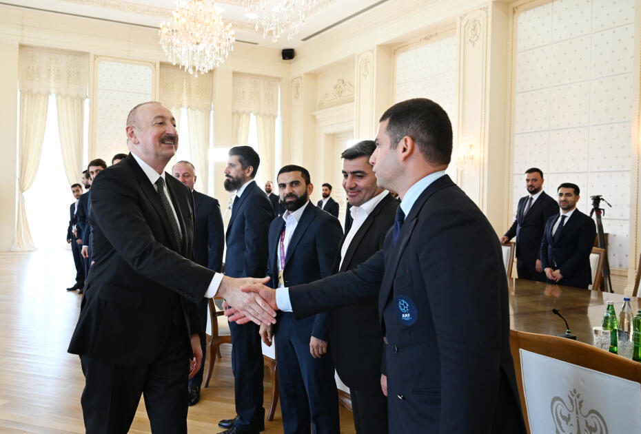 Президент Ильхам Алиев принял членов сборной Азербайджана, ставшей чемпионом мира по мини-футболу