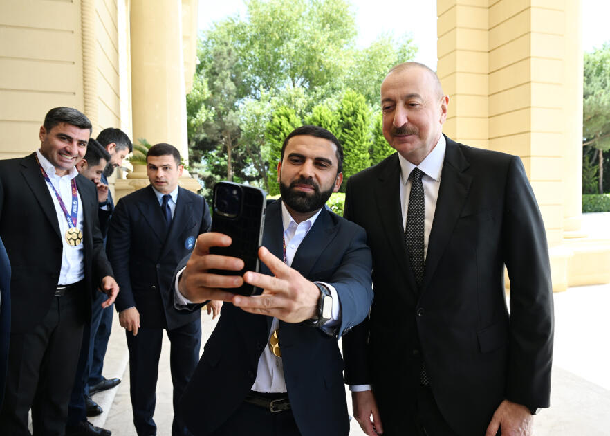 Президент Ильхам Алиев принял членов сборной Азербайджана, ставшей чемпионом мира по мини-футболу