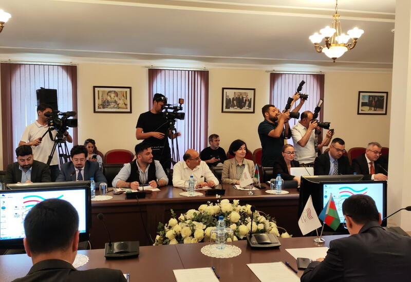 В Баку проходит круглый стол по турецко-азербайджанским отношениям