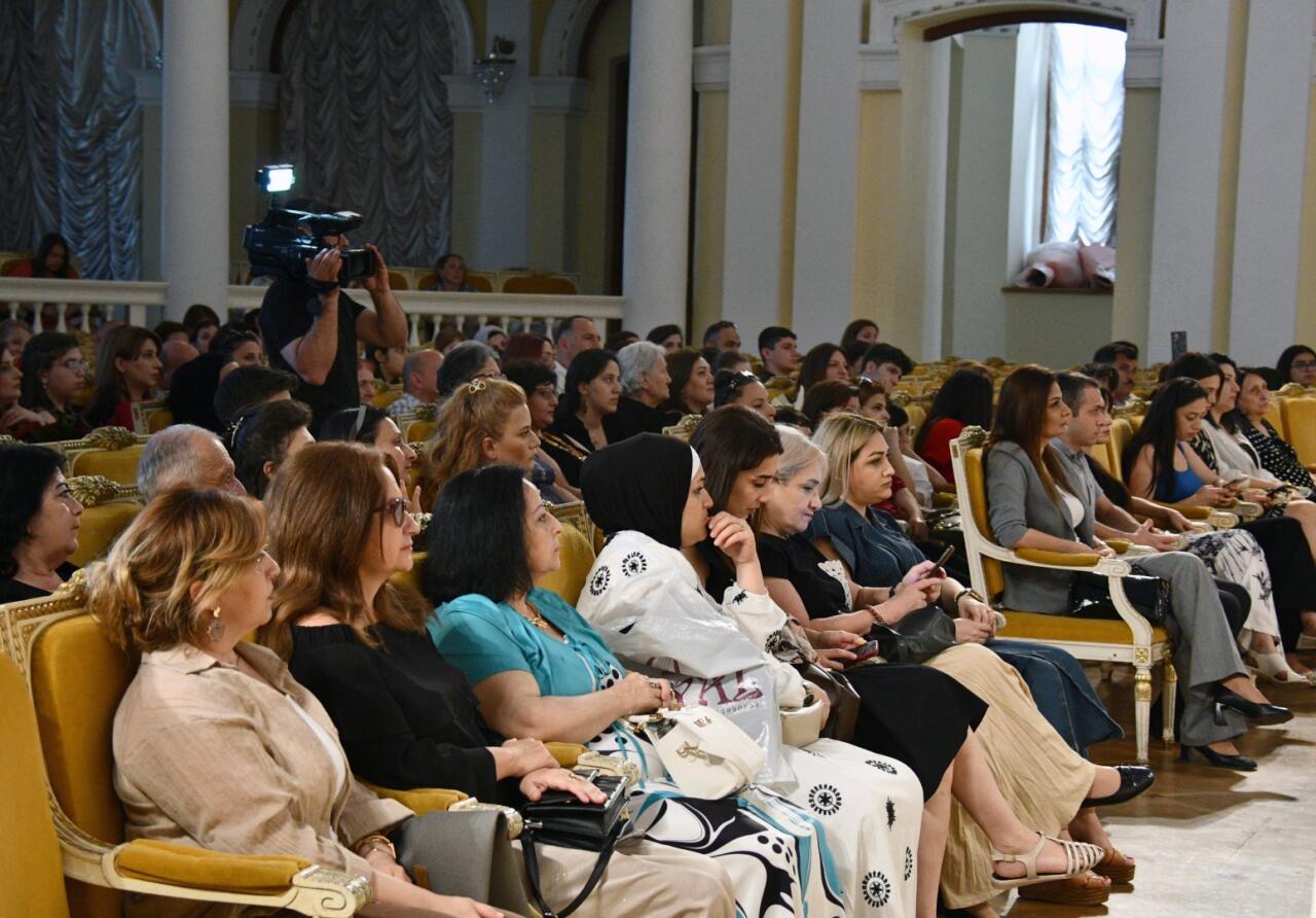 Дети-детям: представлены произведения азербайджанских и мировых классиков