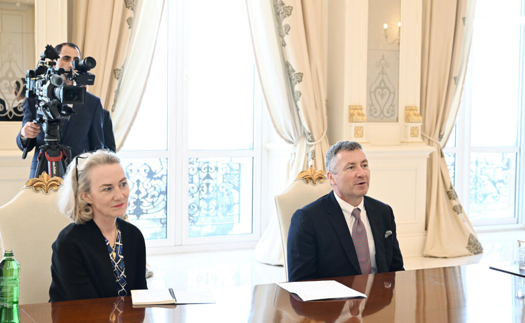 Президент Ильхам Алиев принял вице-президента компании ExxonMobil