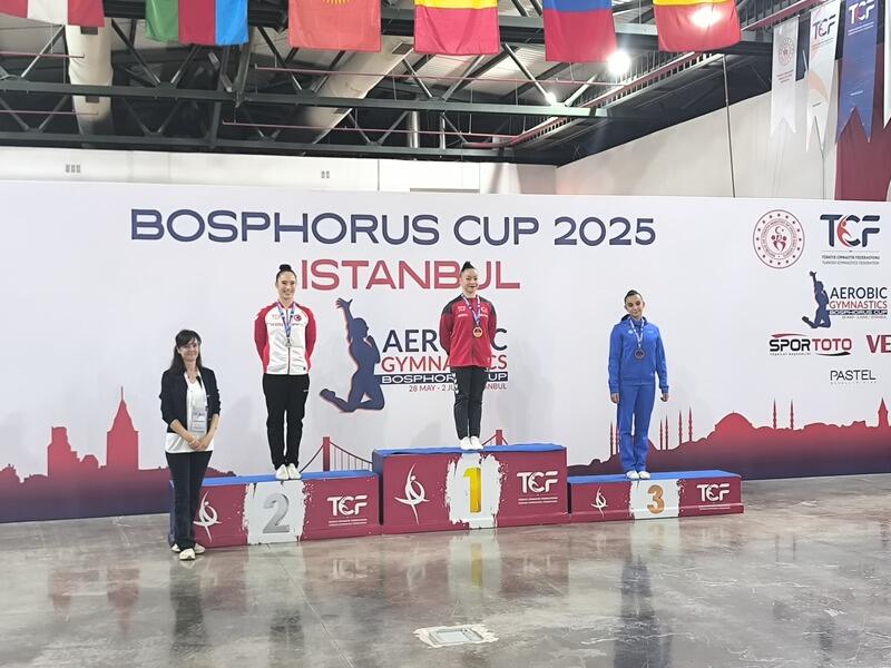 Gimnastlarımız İstanbuldan medallarla qayıtdı