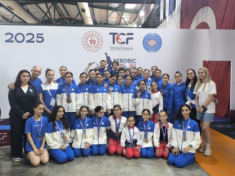 Gimnastlarımız İstanbuldan medallarla qayıtdı