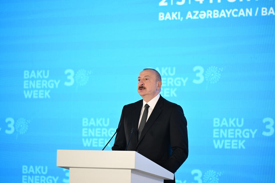 Президент Ильхам Алиев выступил на официальной церемонии открытия 30-й юбилейной выставки Caspian Oil and Gas, 13-й выставки Caspian Power и 30-го Baku Energy Forum