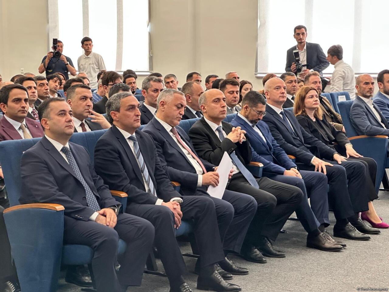 В Ханкенди проходит Карабахский форум образования и партнерства