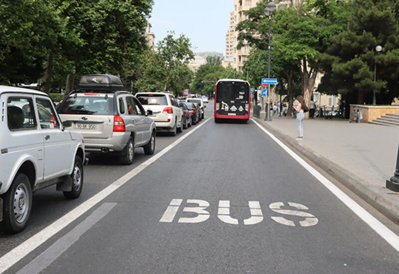 Avtobus zolağının ətrafında qəza baş verərsə sürücülər nə etməlidir?