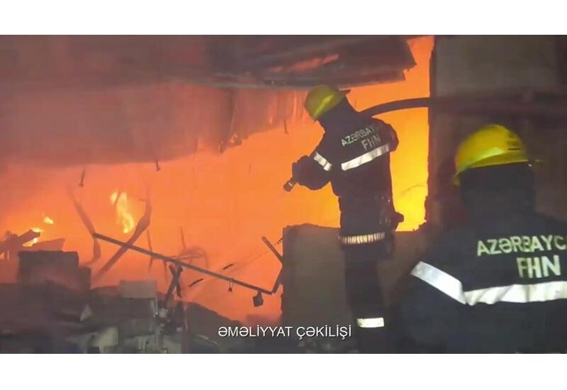 Пожар на шинном рынке в Баку