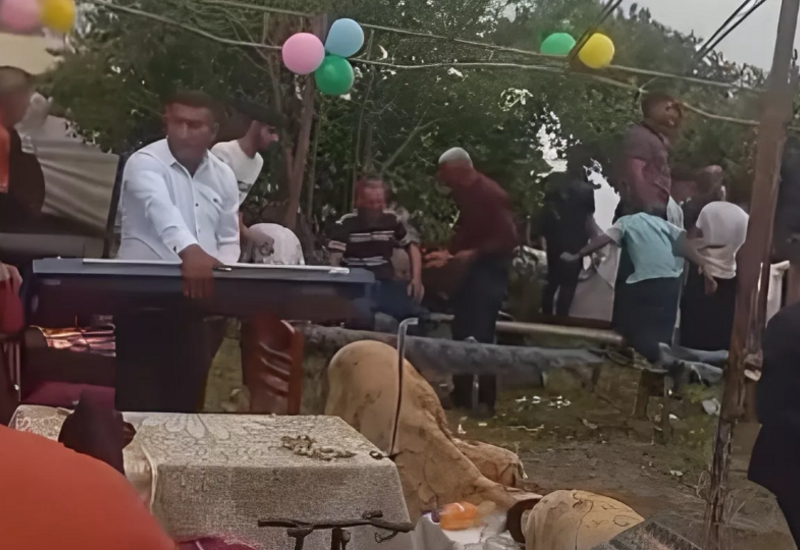 Güclü külək toy çadırını uçurtdu