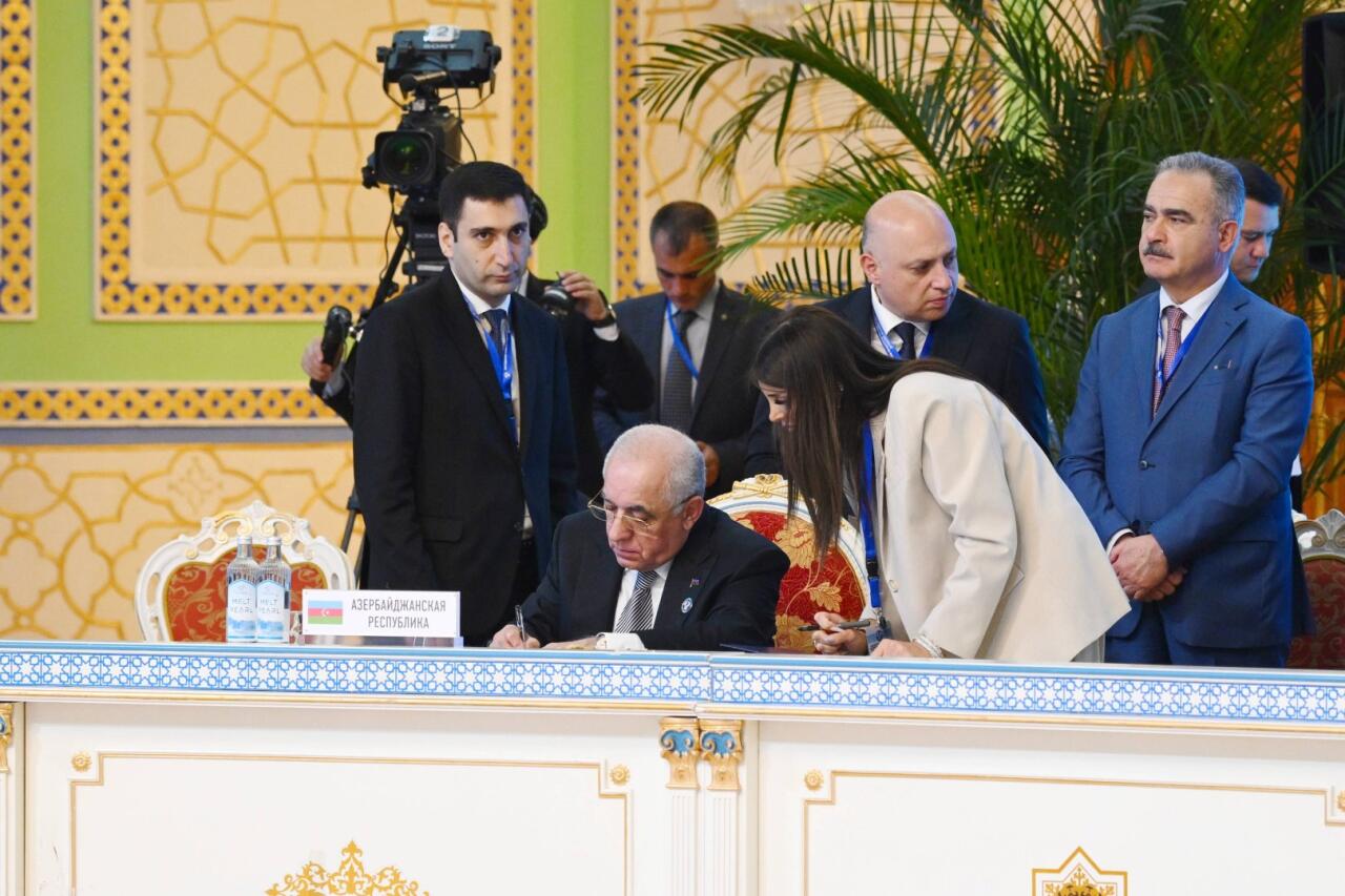 Əli Əsədov Düşənbədə MDB Hökumət Başçıları Şurasının iclasında iştirak edib