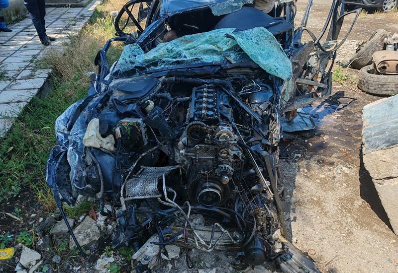 4 nəfərin öldüyü qəzada maşın bu hala düşüb