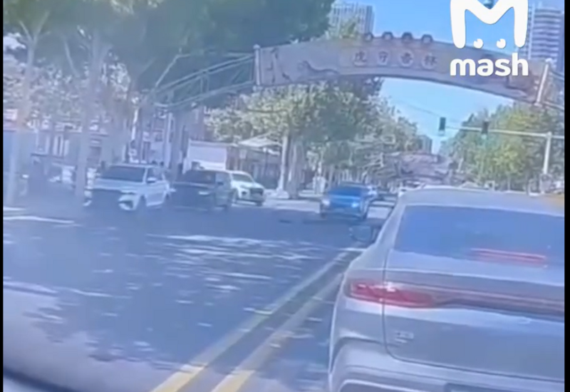 Ливни в Китае вызвали обвалы на дорогах