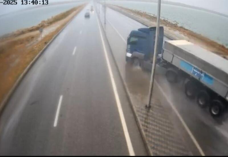 Bakıda 3 nəfərin öldüyü qəza anbaan görüntüləndi
