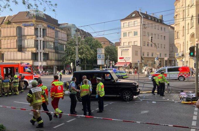 Автомобиль въехал в группу людей в Баварии