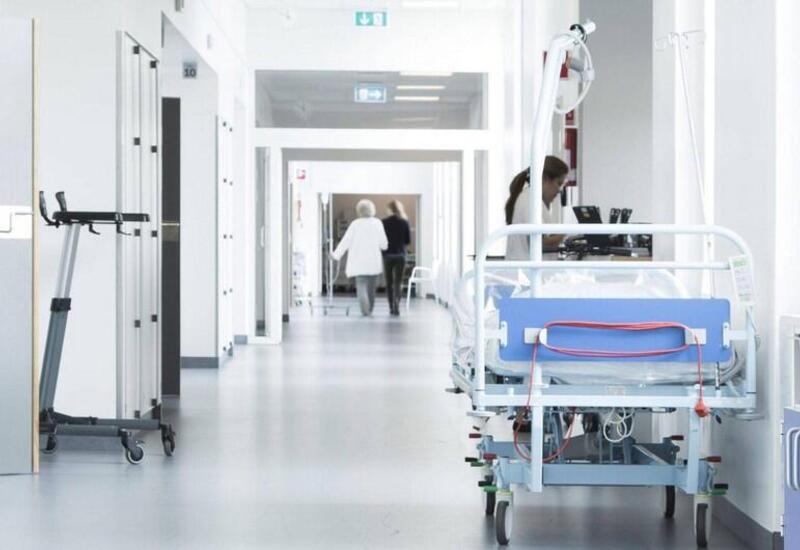 Paltar asmaq istədi