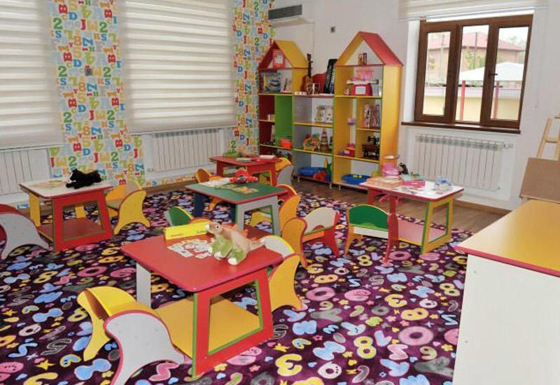 Həyətində qoyun saxlanılan bağça ilə bağlı