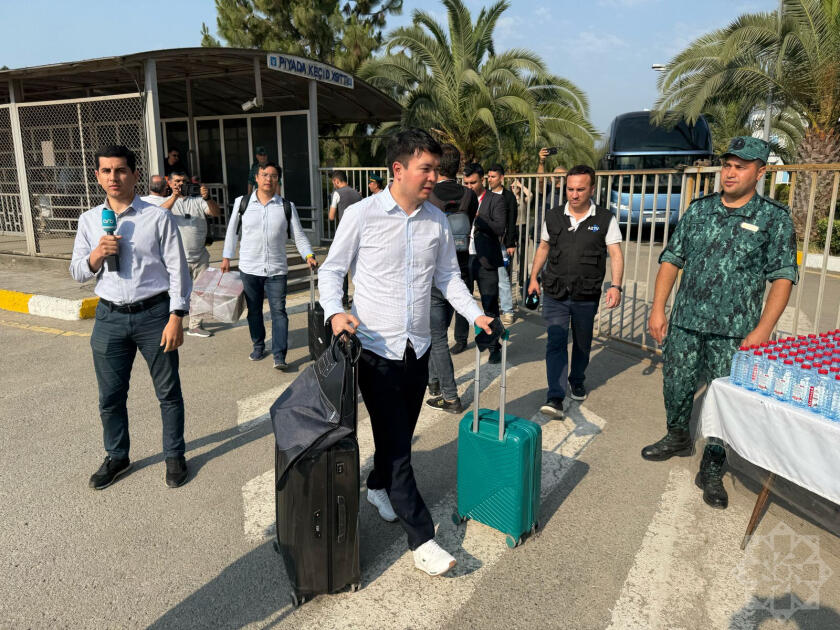 Daha bir qrup xarici ölkə vətəndaşı İrandan təxliyə edilib