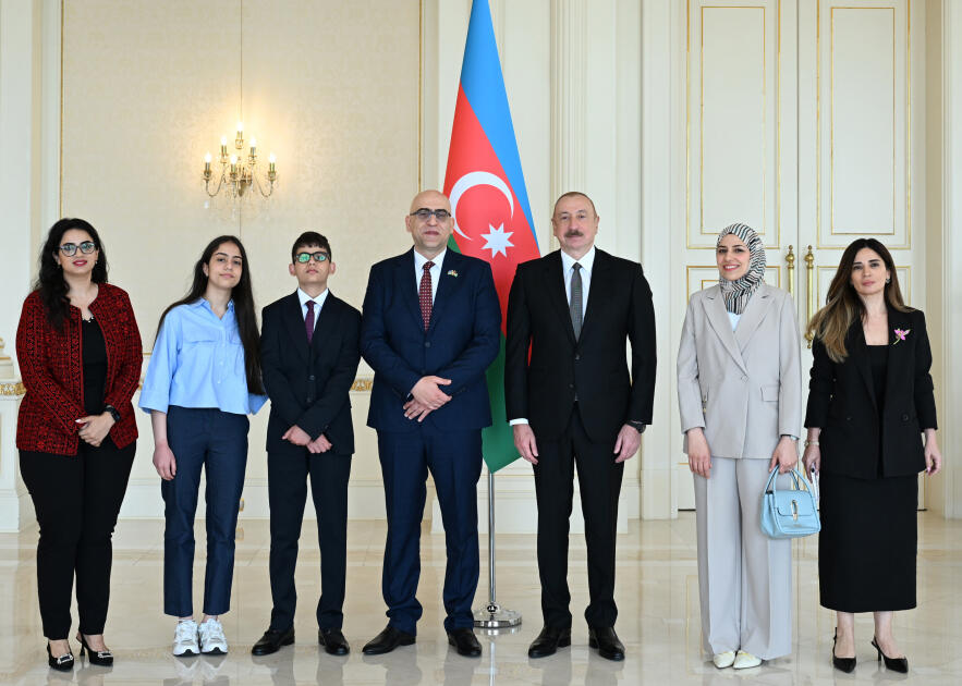 Президент Ильхам Алиев принял верительные грамоты новоназначенного посла Палестины в Азербайджане
