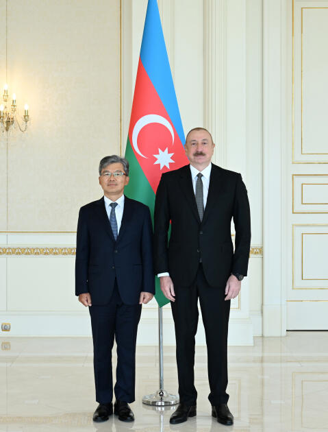 Prezident İlham Əliyev Koreya Respublikasının Azərbaycanda yeni təyin olunmuş səfirinin etimadnaməsini qəbul edib