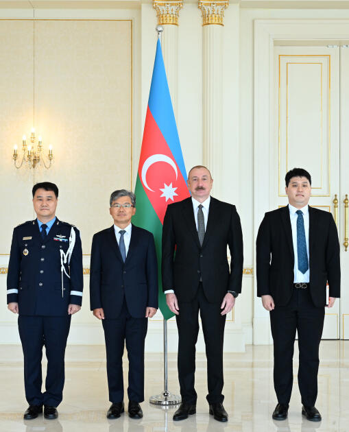 Prezident İlham Əliyev Koreya Respublikasının Azərbaycanda yeni təyin olunmuş səfirinin etimadnaməsini qəbul edib