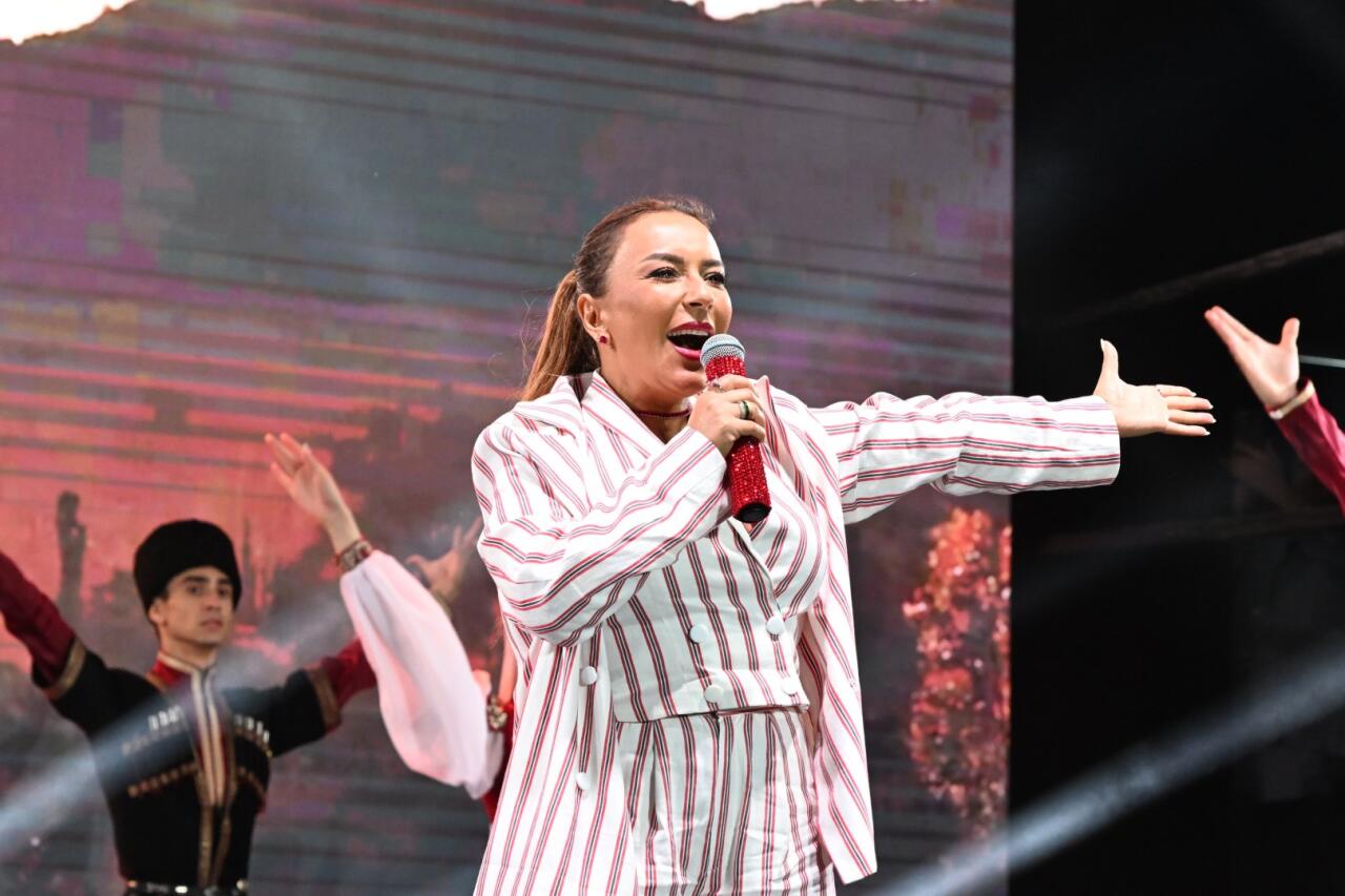 Heydər Əliyev Mərkəzinin parkında Milli Qurtuluş Günü münasibəti ilə konsert olub