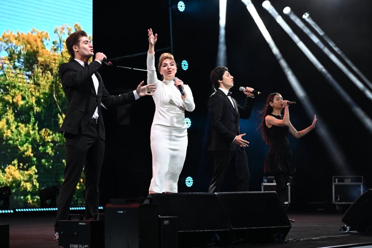 Heydər Əliyev Mərkəzinin parkında Milli Qurtuluş Günü münasibəti ilə konsert olub