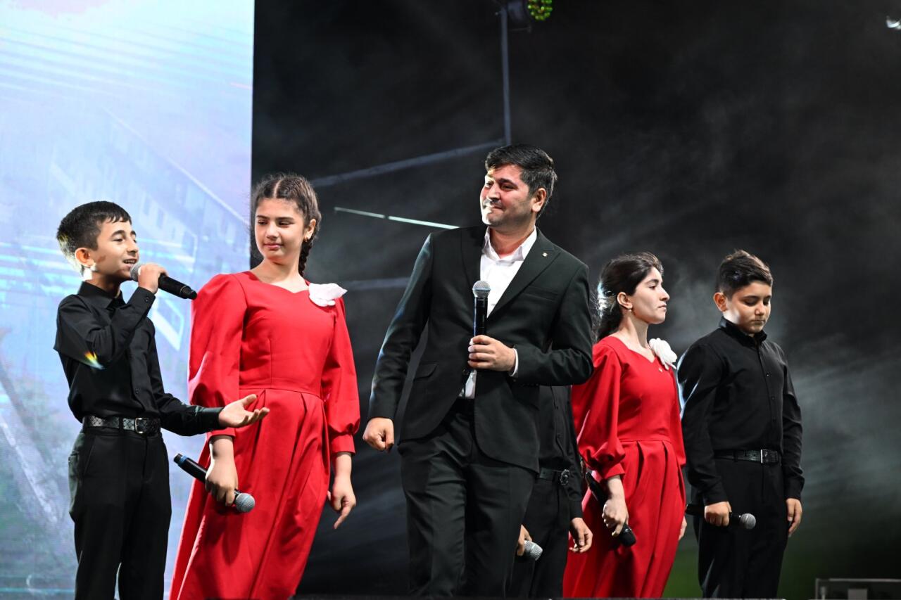 Heydər Əliyev Mərkəzinin parkında Milli Qurtuluş Günü münasibəti ilə konsert olub