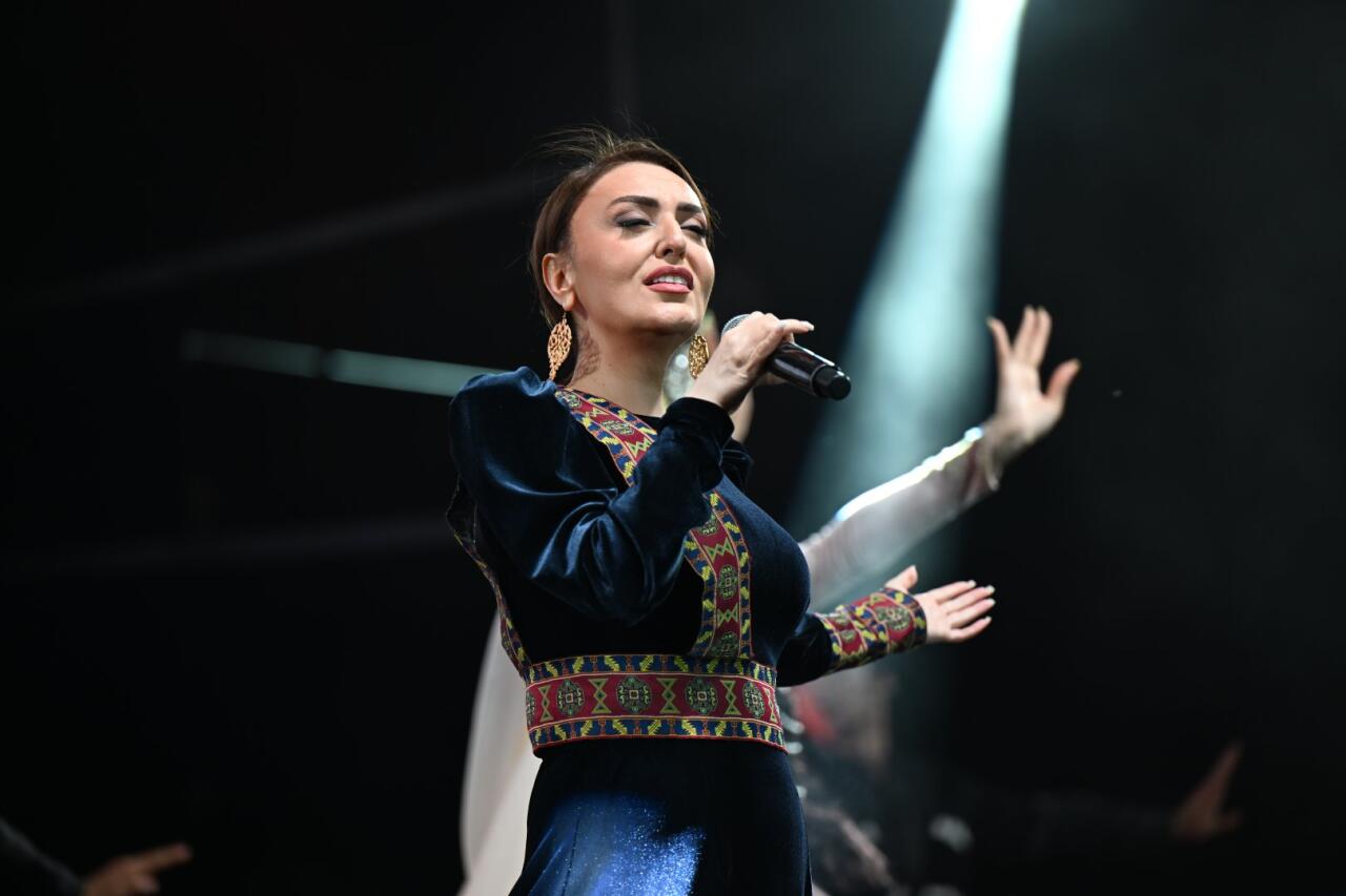 Heydər Əliyev Mərkəzinin parkında Milli Qurtuluş Günü münasibəti ilə konsert olub