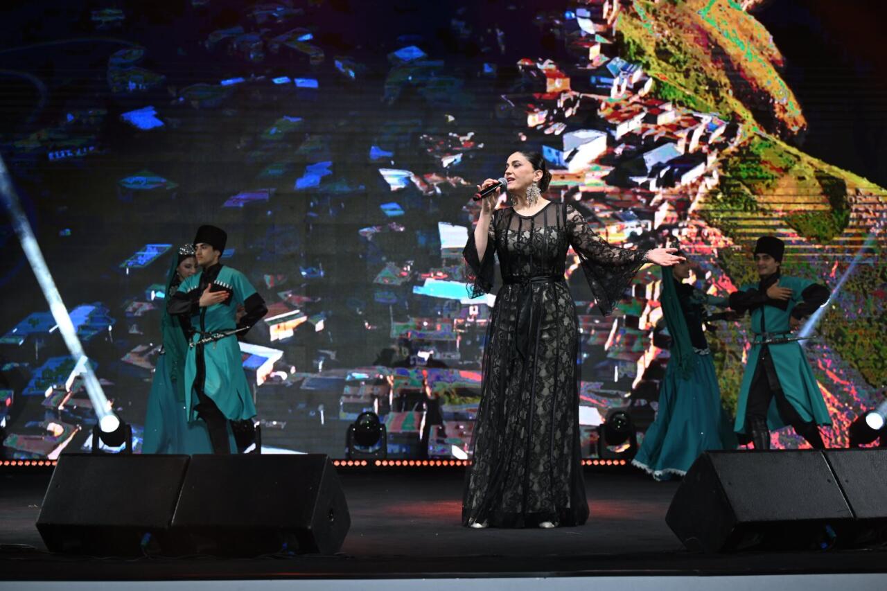 Heydər Əliyev Mərkəzinin parkında Milli Qurtuluş Günü münasibəti ilə konsert olub
