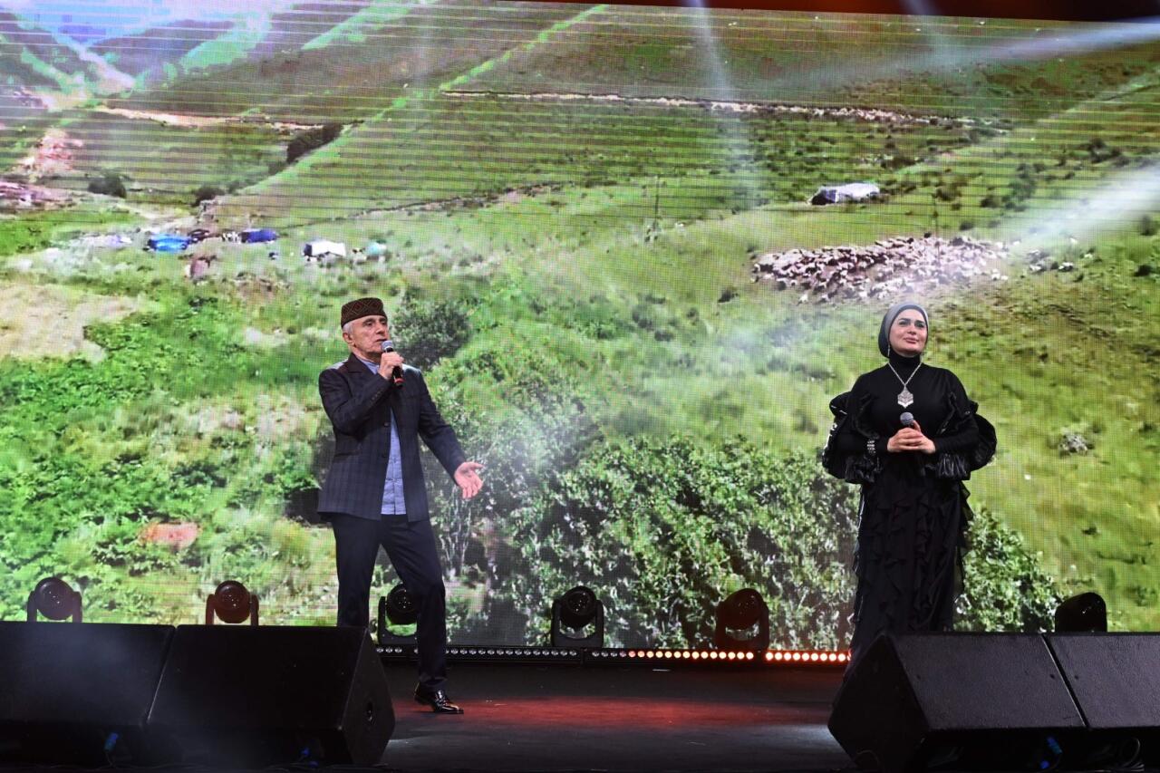 Heydər Əliyev Mərkəzinin parkında Milli Qurtuluş Günü münasibəti ilə konsert olub
