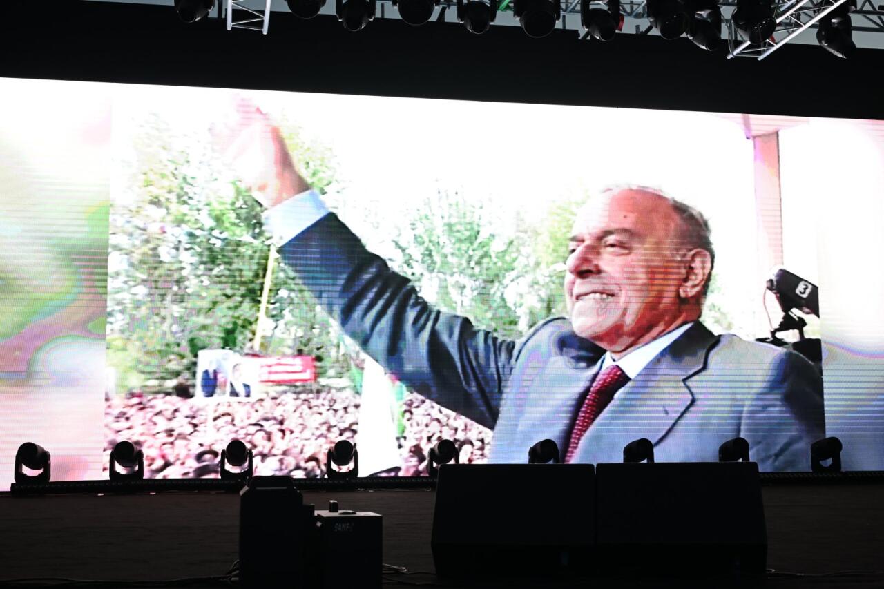 Heydər Əliyev Mərkəzinin parkında Milli Qurtuluş Günü münasibəti ilə konsert olub