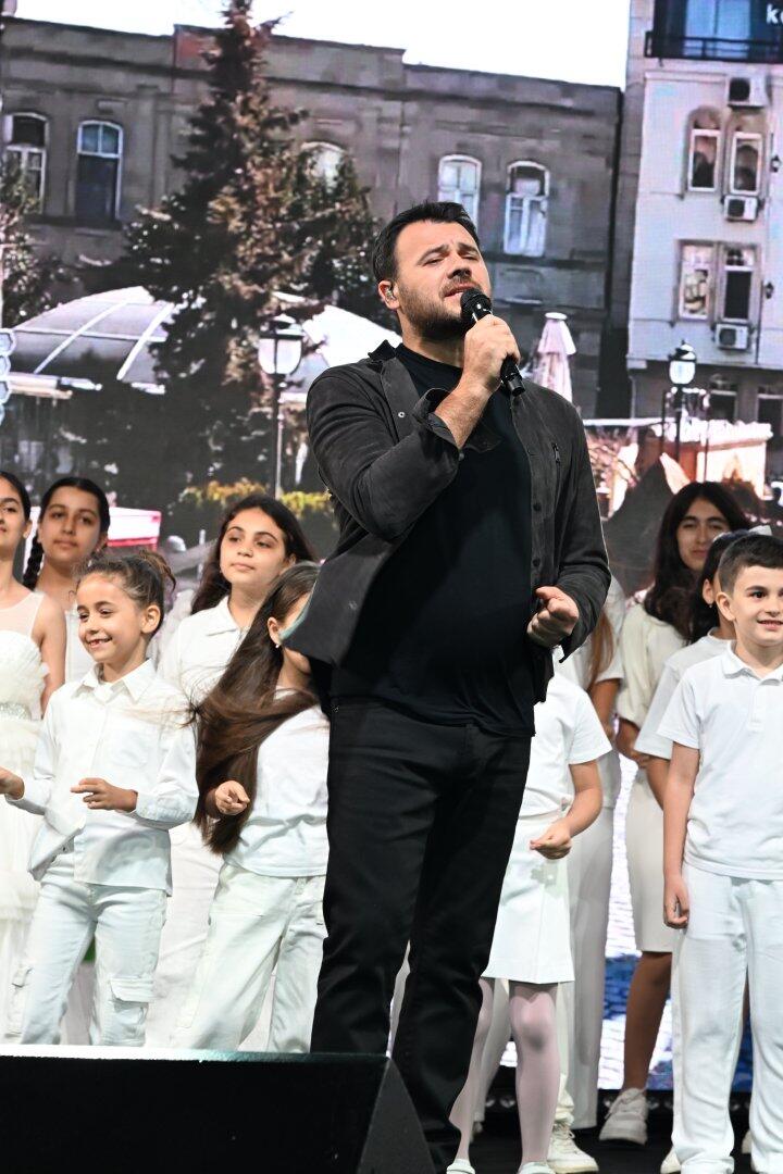 Heydər Əliyev Mərkəzinin parkında Milli Qurtuluş Günü münasibəti ilə konsert olub