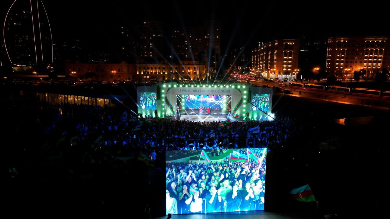 Heydər Əliyev Mərkəzinin parkında Milli Qurtuluş Günü münasibəti ilə konsert olub