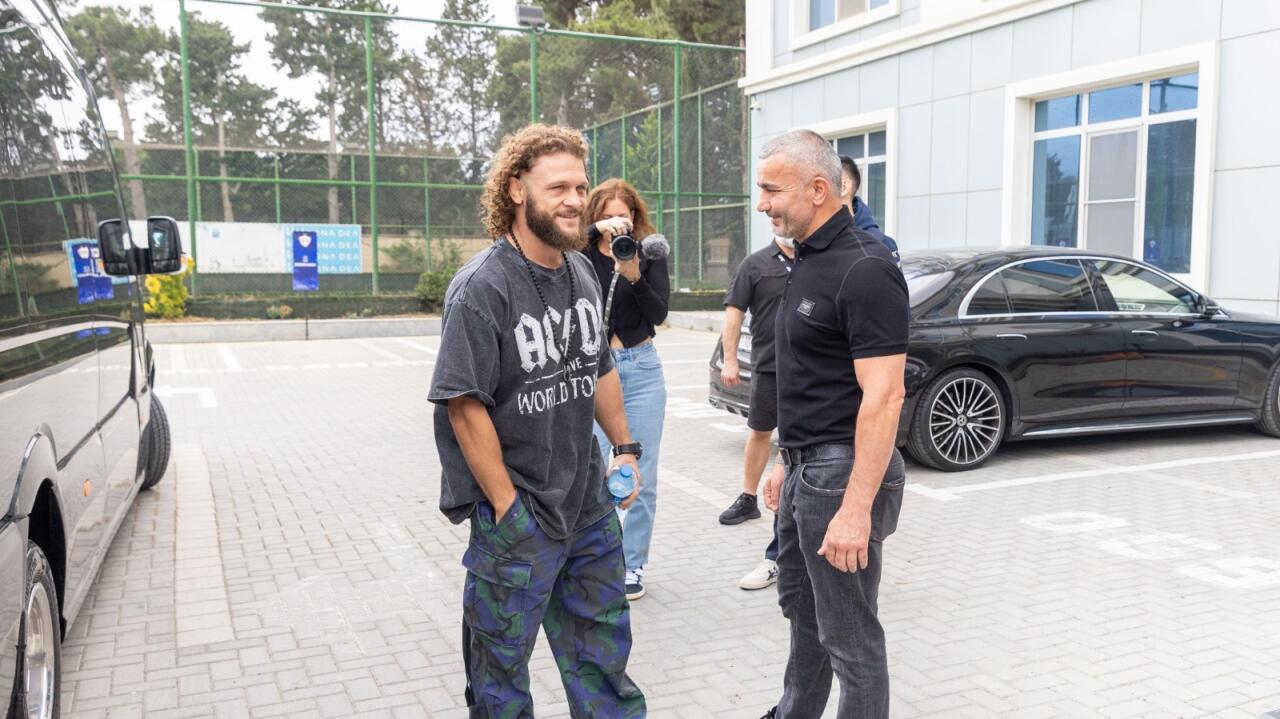 "Qarabağ" UFC-ni qarşıladı - Rafael Fiziev Ağdam klubunun stadionunda