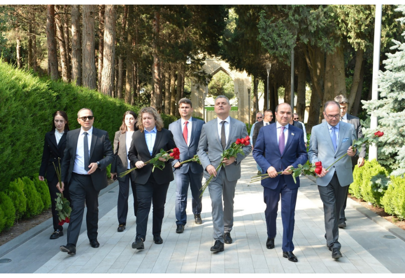 Bolqarıstan Milli Assambleyasının sədri Fəxri xiyabanı və Zəfər parkını ziyarət edib