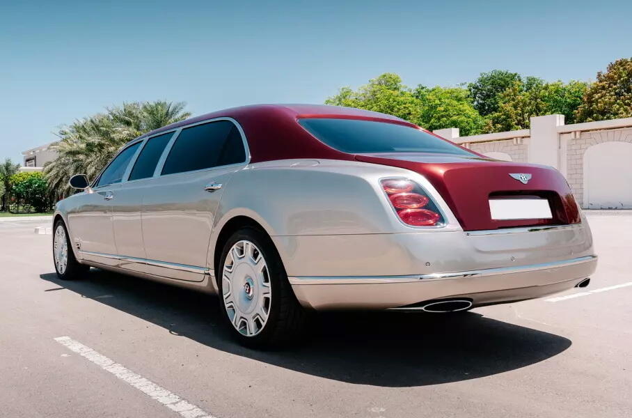 Один из 12 эпических лимузинов Bentley Mulsanne пустят с молотка