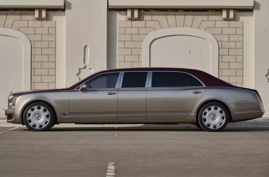 Один из 12 эпических лимузинов Bentley Mulsanne пустят с молотка