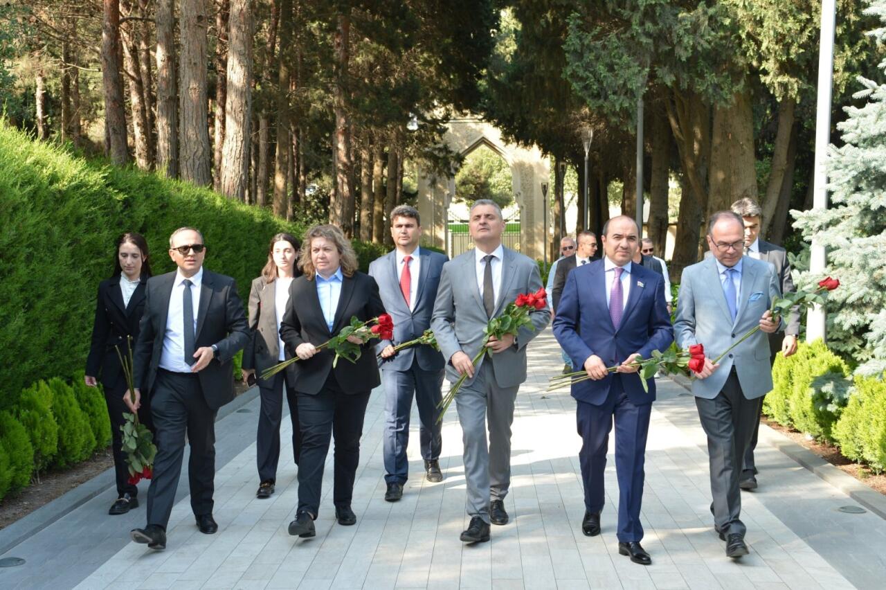 Bolqarıstan Milli Assambleyasının sədri Fəxri xiyabanı və Zəfər parkını ziyarət edib